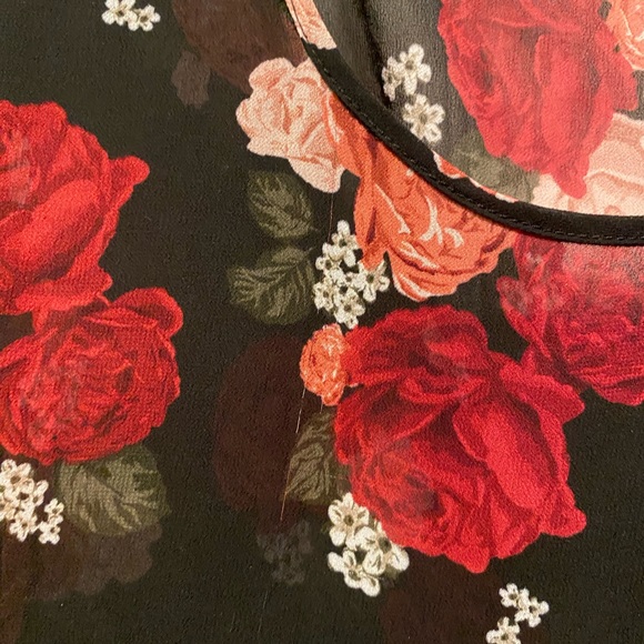 torrid Black Floral Chiffon Sharkbite Swing Tee - Picture 7 of 10